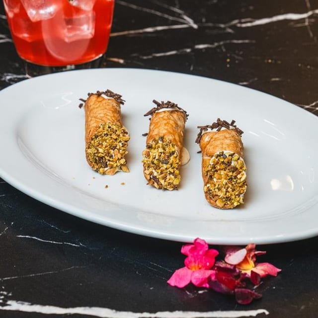 Cannoli.